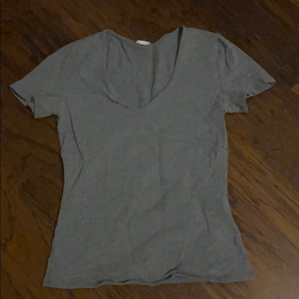 low V crisscross t shirt